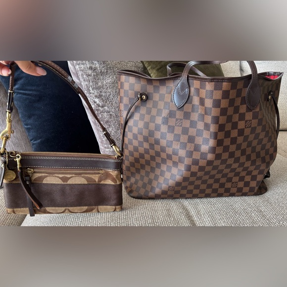 Coach Shoulder Bag - Picture 7 of 7